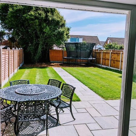 Lovely 3-Bed House In Lytham Saint Annes Lytham St Annes Exteriör bild